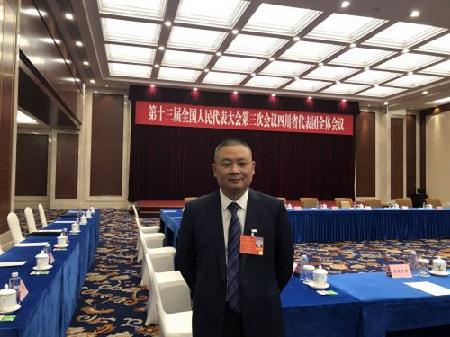 全國(guó)人大代表、航空工業(yè)凌峰軍品分廠加工中心班長(zhǎng)